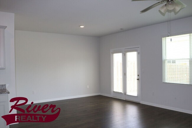 Building Photo - Laurel Park Townhouse