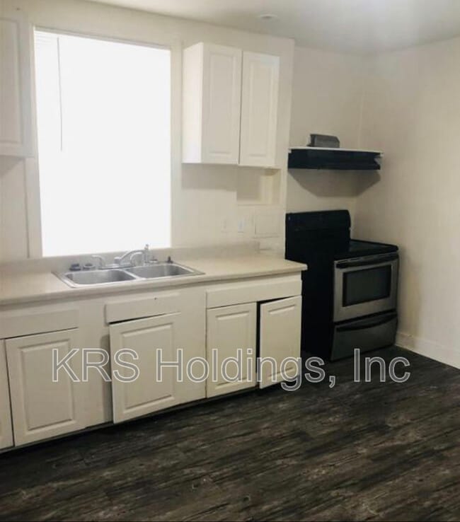 Building Photo - 1212 28th St