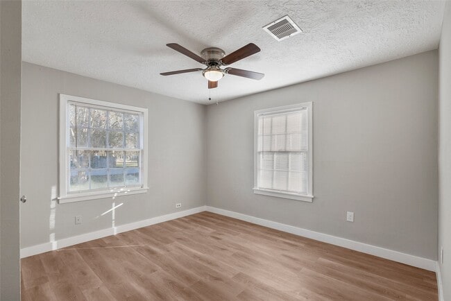 Building Photo - 1330 Leaman Ave