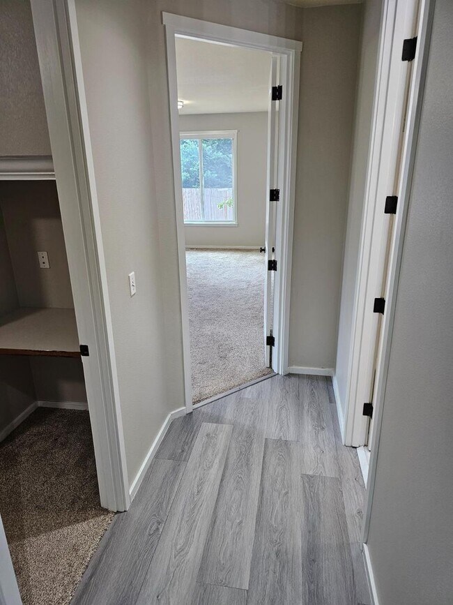 Building Photo - Spacious Tacoma Home with Gas Fireplace, 3-Car Garage & Covered Patio!