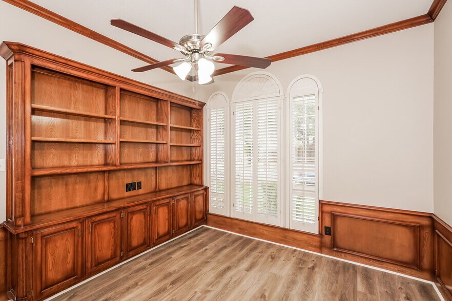 Building Photo - 708 St Johns Dr