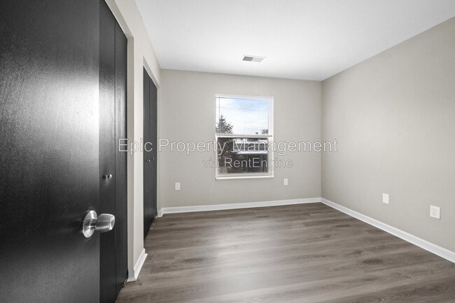 Building Photo - 9200 Charlotte Ct
