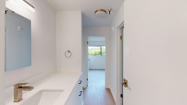 Building Photo - 2031 Castro St