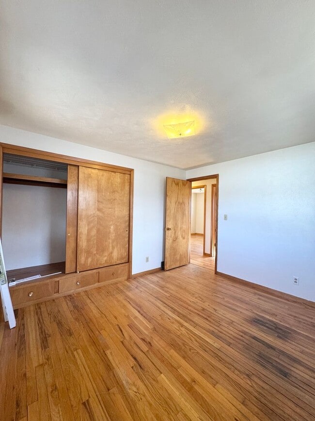 Building Photo - 5 bed 2 bath ranch with finished basement in Loveland