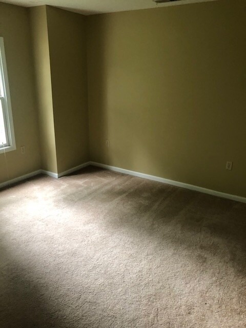 Building Photo - 922 12th St