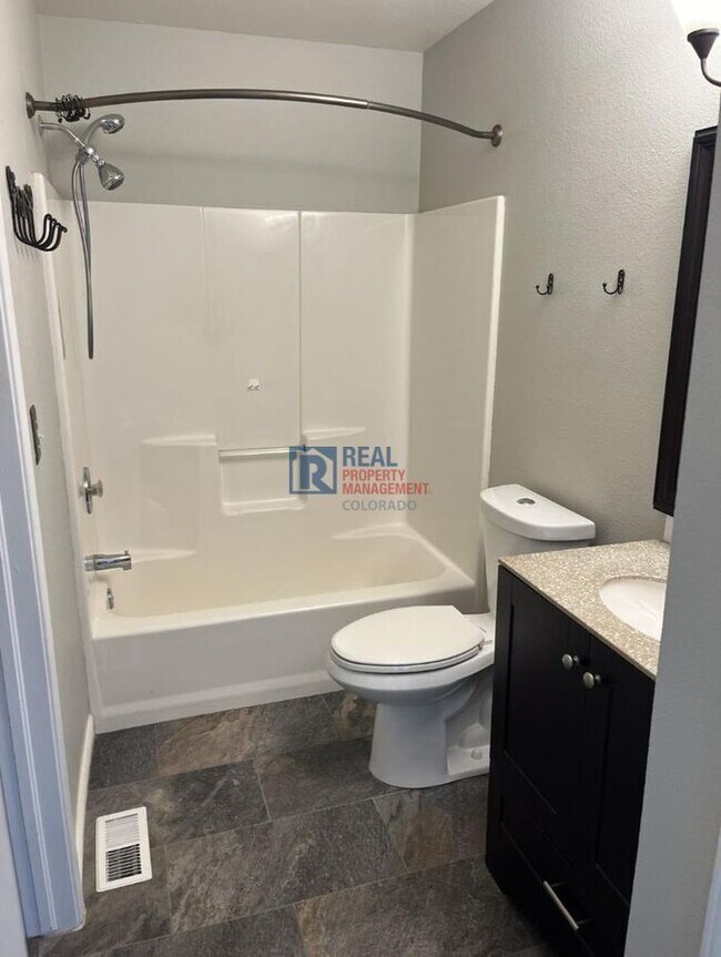 Building Photo - 502 Mallard Dr