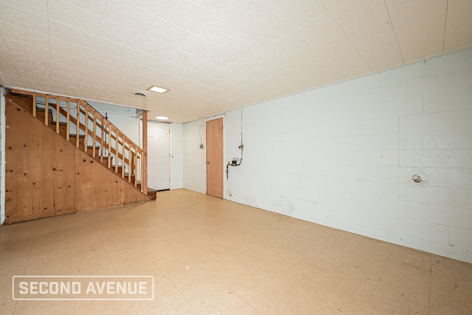 Building Photo - 1031 Greenlawn Dr