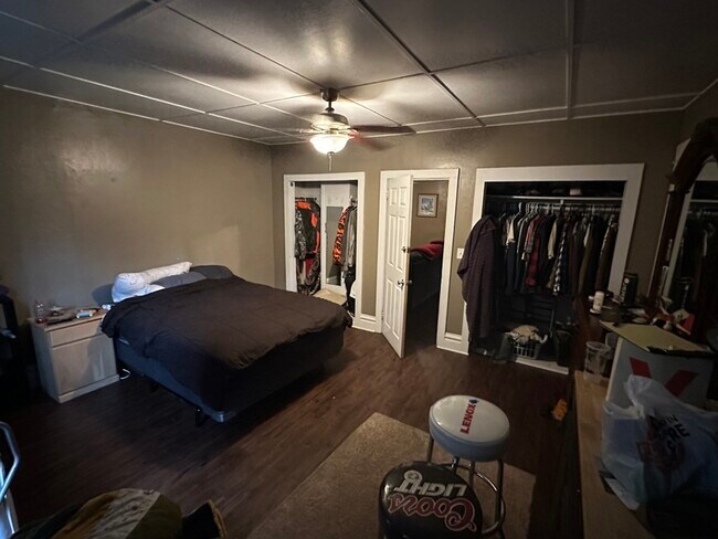 Building Photo - 1233 7th St