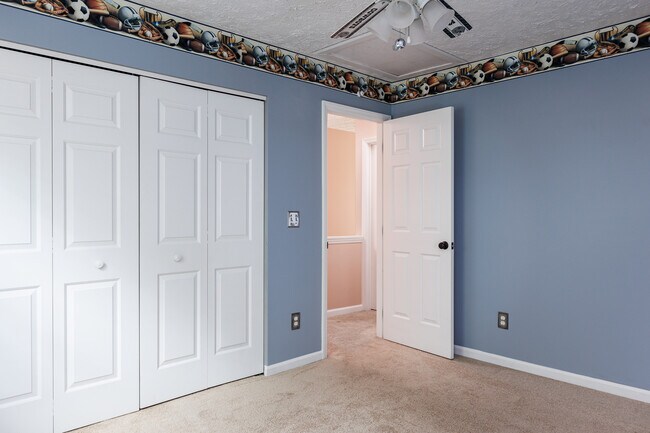 Building Photo - 206 Maumee Ct