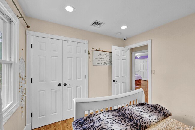 Building Photo - 809 Highland Lake Rd