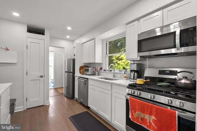 Building Photo - 9311 Woodland Dr