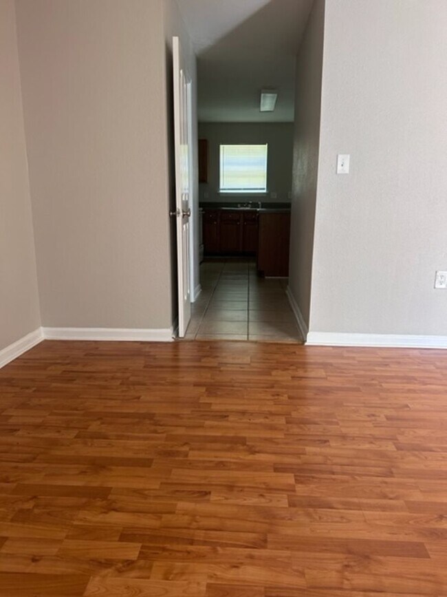 Building Photo - Stunning 4 Bedroom Home in Coulwood East Community