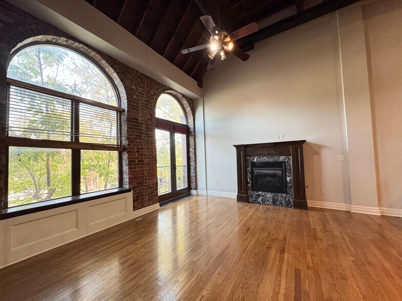 Building Photo - 1715 Summit St