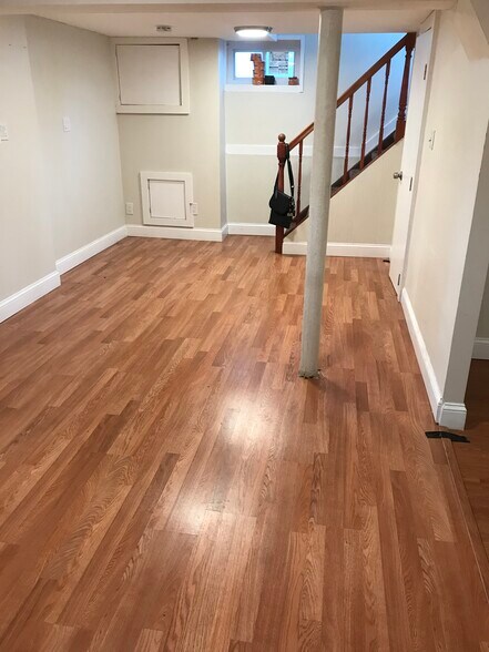 Building Photo - 132 Phoenix St