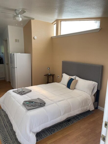 Building Photo - 3345 Lakeshore Blvd