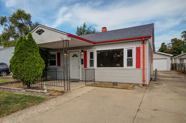 Primary Photo - 2005 McDonough St