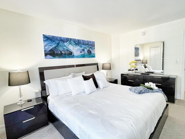 Building Photo - 3000 N Ocean Dr