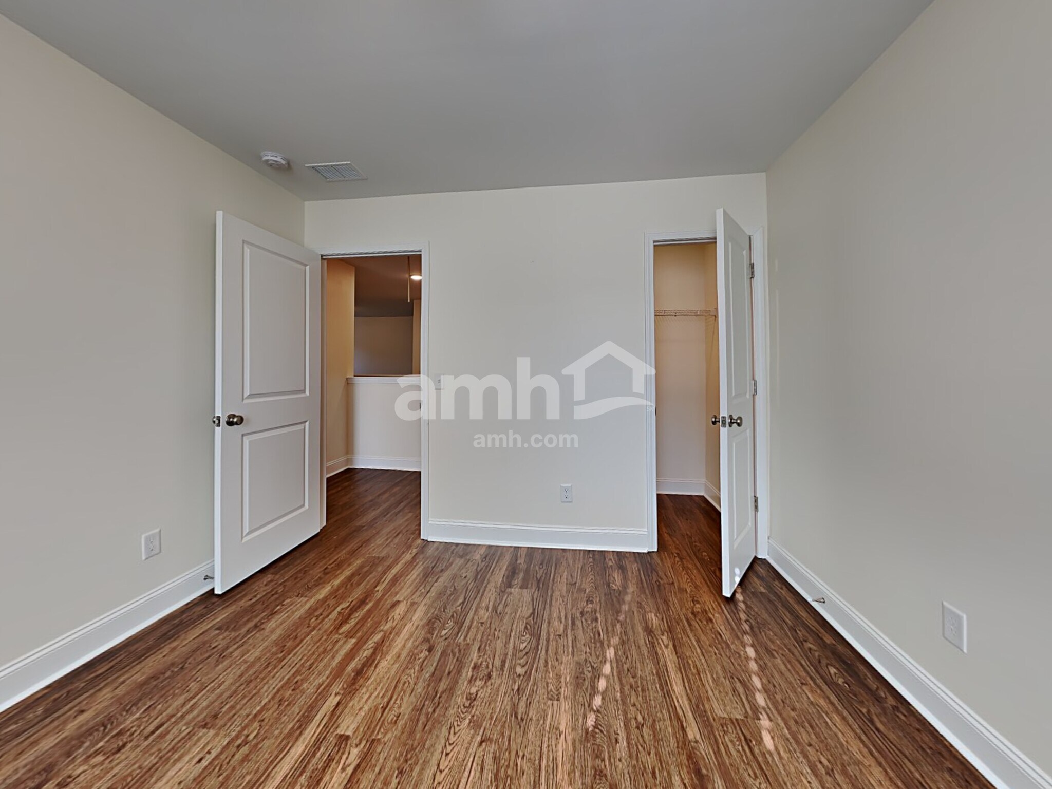 Building Photo - 986 Theodore Rd