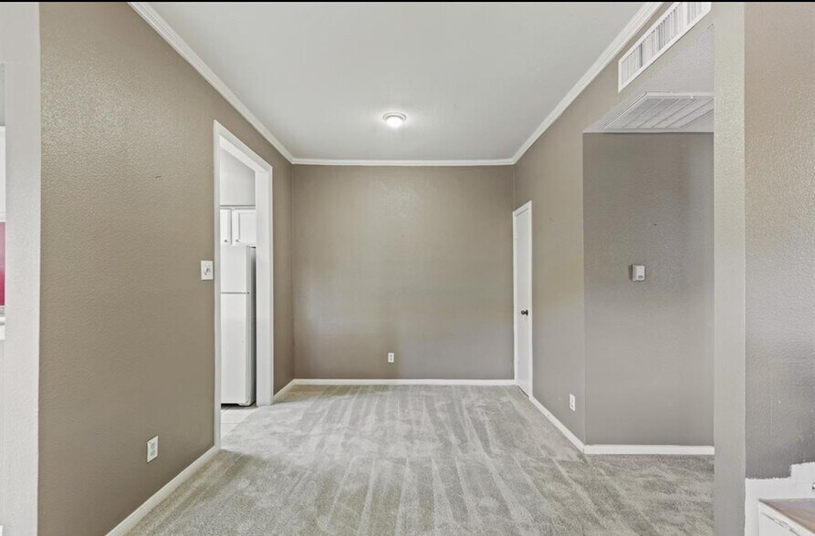 Building Photo - 726 Bering Dr