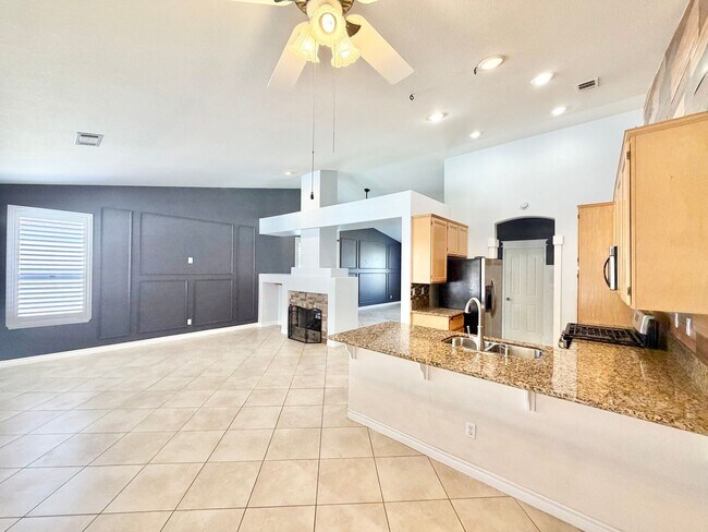 Building Photo - Move-In Ready 3 Bedroom 2 Bathroom Hemet Pool Home with Solar