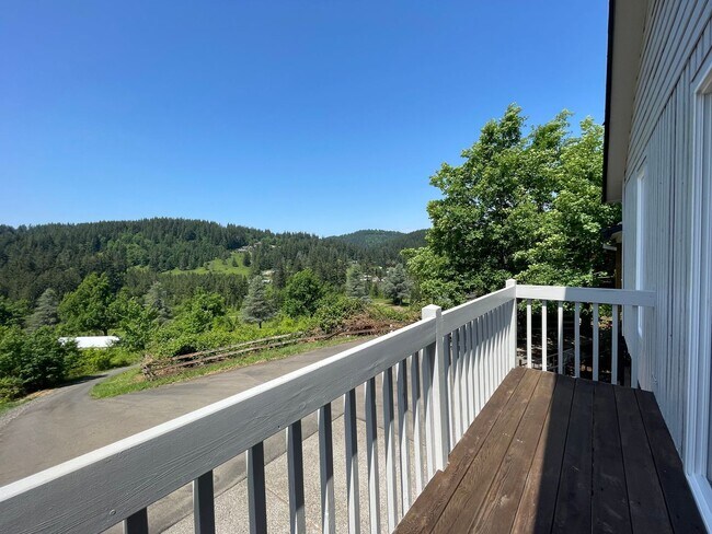 Building Photo - Private Valley Remodeled Home In Damascus 3Bd/2.5Ba with Basement!!! Beautiful Deck with Amazing ...