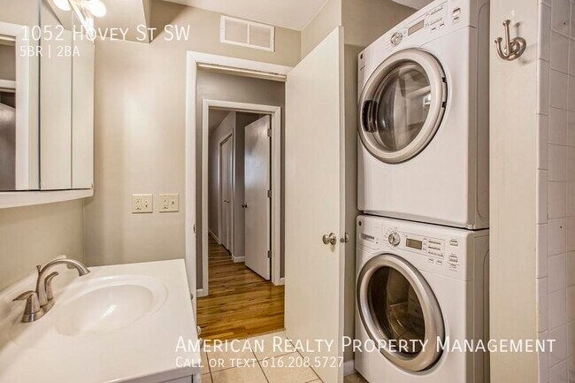 Building Photo - 1052 Hovey St SW