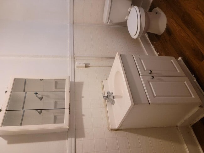 Building Photo - 1087 E 64th St