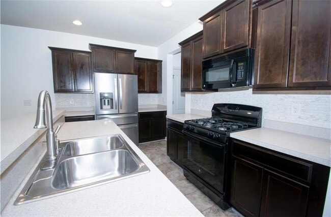 Building Photo - 162 Townview Dr