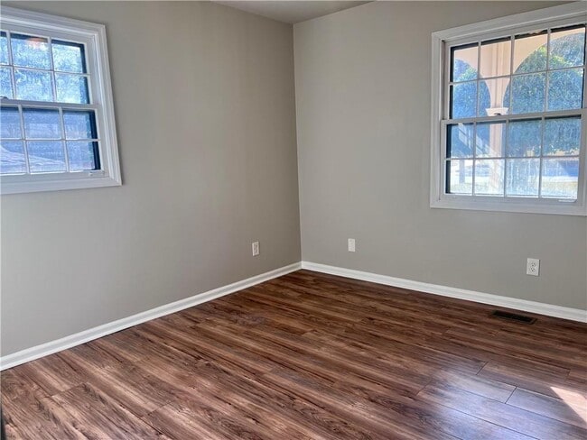 Building Photo - 2274 Greenway Dr