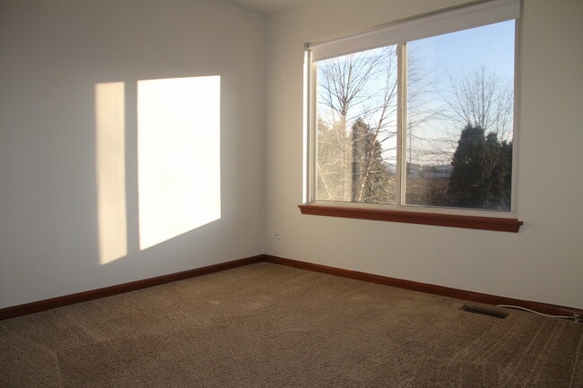 Building Photo - 694 Lincoln Station Dr