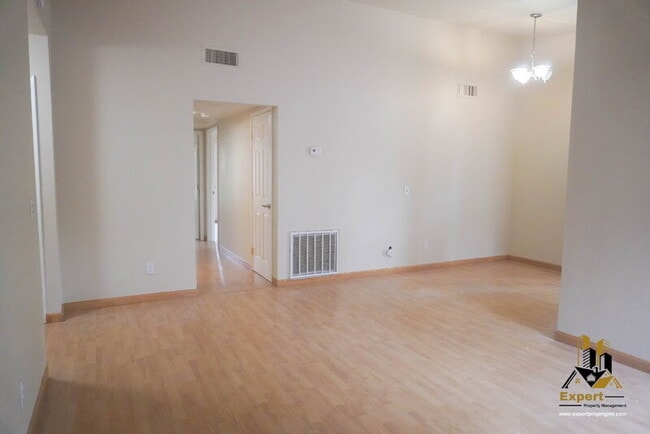 Building Photo - 5333 Primrose Dr