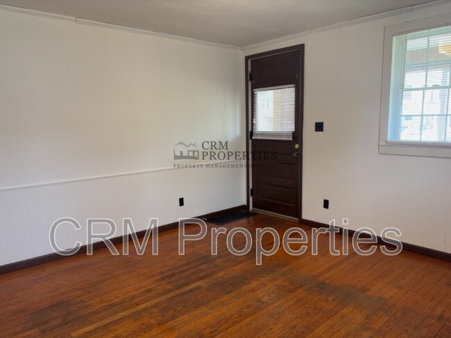 Building Photo - 1107 W Walnut St