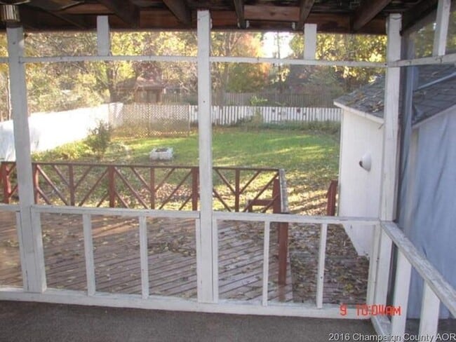 Building Photo - Large 3bed/2bath with full basement