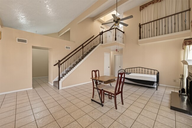 Building Photo - 11866 Plumbrook Dr