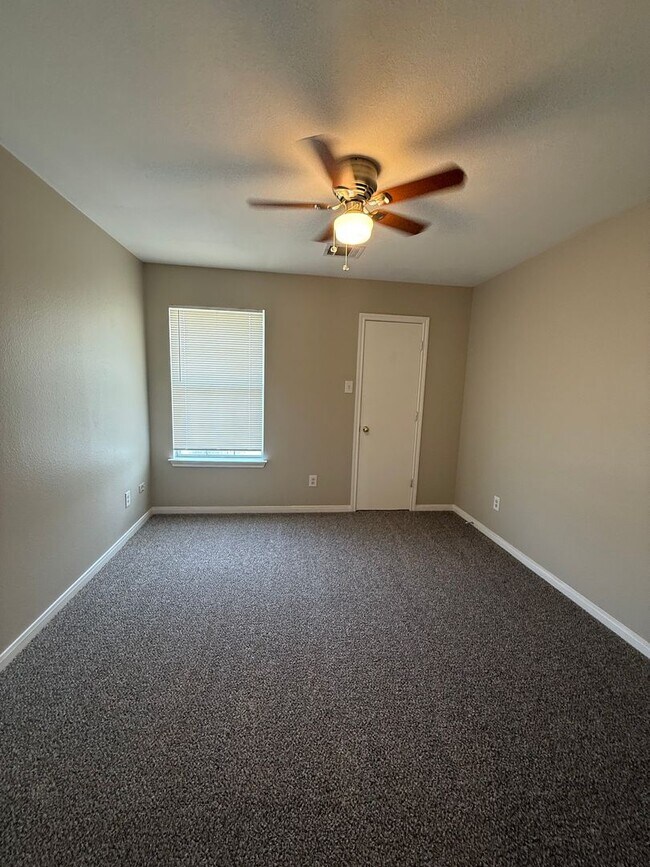 Building Photo - 201.203 Marvin Cove