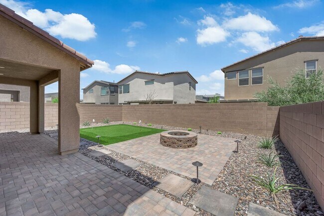 Building Photo - "Solar Home, Resort Backyard, Putting Green – SW Las Vegas Gem"