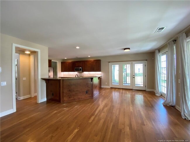 Building Photo - 484 Crown Point