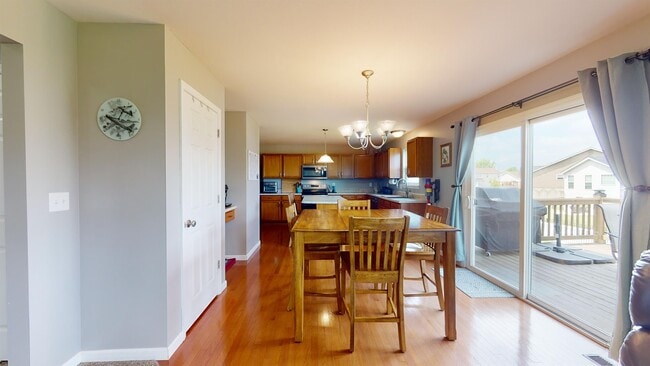 Building Photo - 817 Saybrook Falls Dr