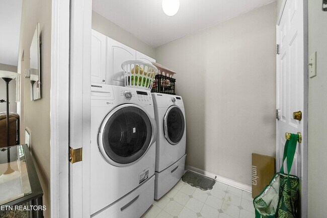 Building Photo - 10160 Highgate Cir