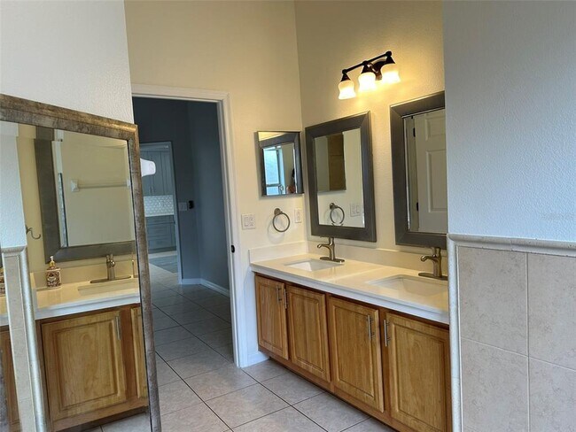 Building Photo - 10707 Flycast Cir