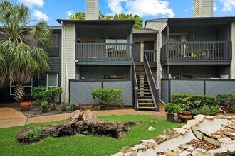 Building Photo - Stunning Remodeled Apartment in Houston!