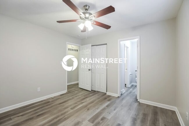 Building Photo - 3 Bedroom Pet-Friendly Home in Blue Springs, MO with Main Street Renewal
