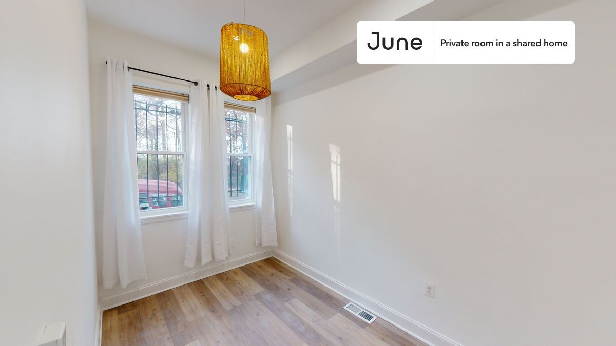 Building Photo - Room in Shared 5 bed/3.5 bath home