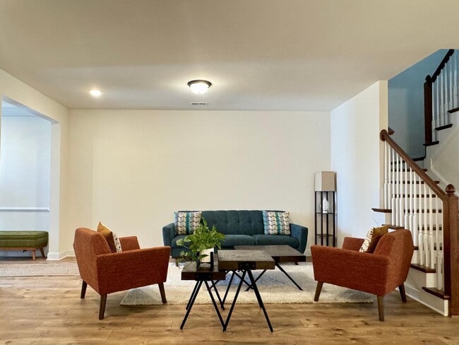 Building Photo - Spacious Luxury 3 Bedroom Townhome for Rent - Great Amenities