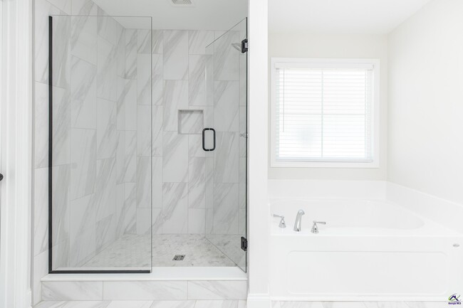 Building Photo - 210 Saraland Trl