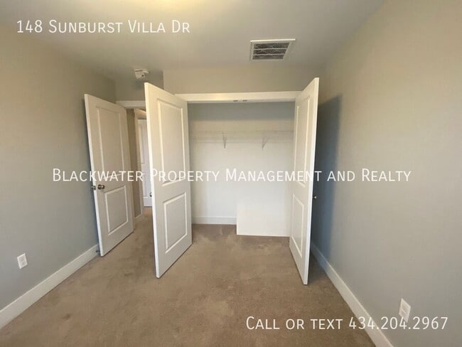 Building Photo - 148 Sunburst Villa Dr