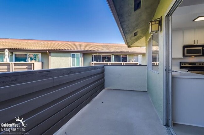 Building Photo - Newly Remodeled 2Bdm 1Ba Condo Located in Oceanside!