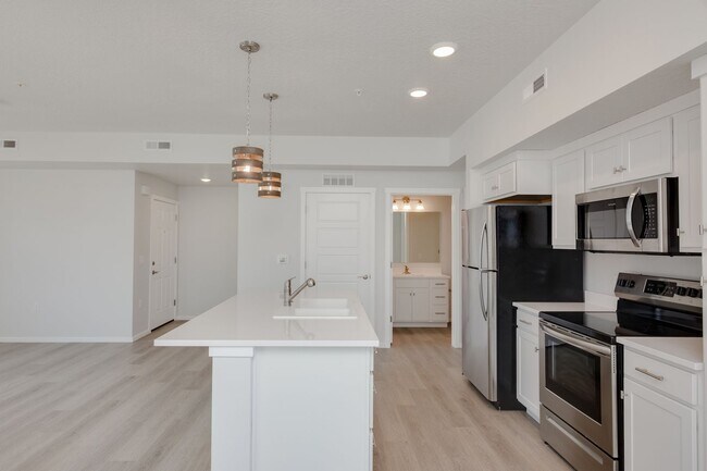 Building Photo - 5017 Farnum Ln