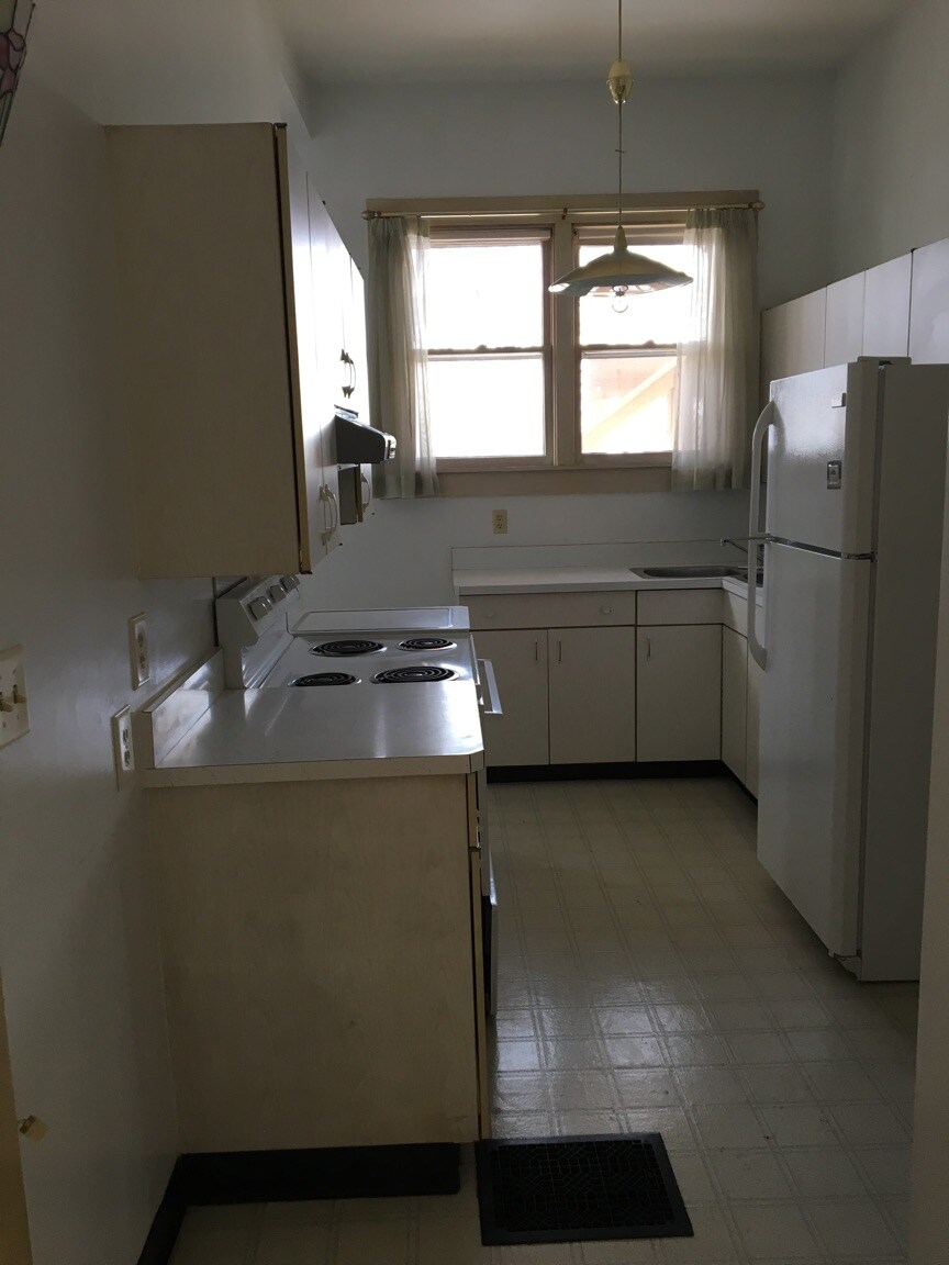 Building Photo - 302 Perrin Ave