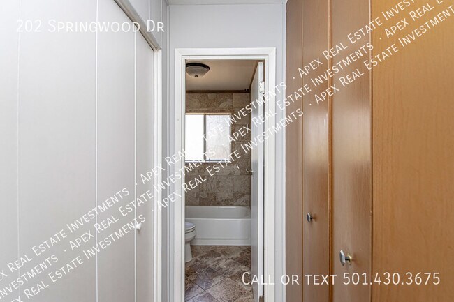 Building Photo - 202 Springwood Dr